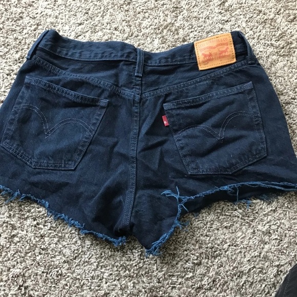 Levi Shorts - Picture 2 of 4
